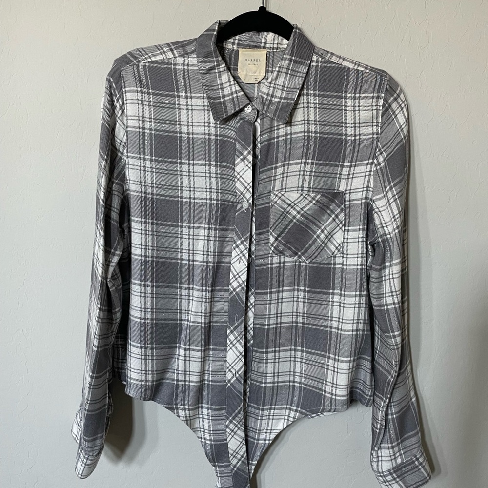 Harper Heritage (Francesca’s) Women’s Long Sleeve Grey Flannel Shirt. Size L